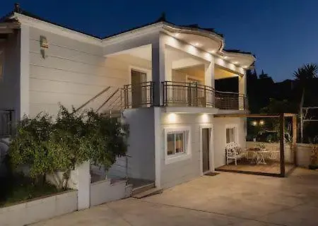 Eygenias Pool House